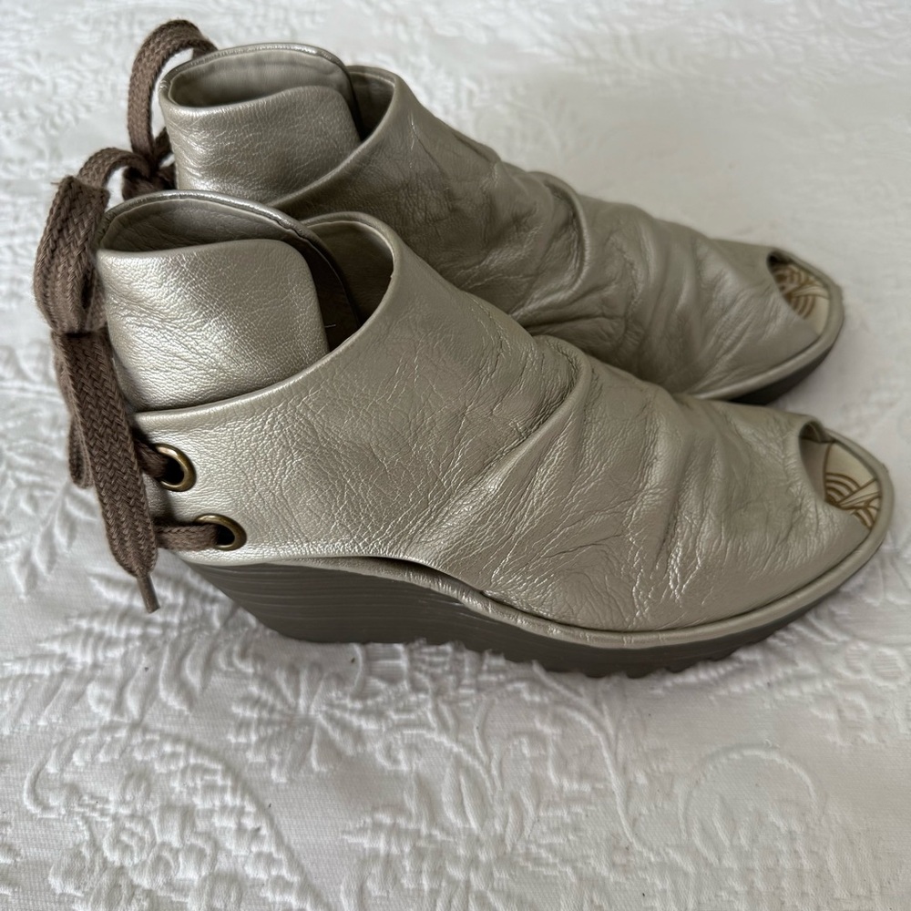 Fly London Metallic Wedge Sandals size eu 36.